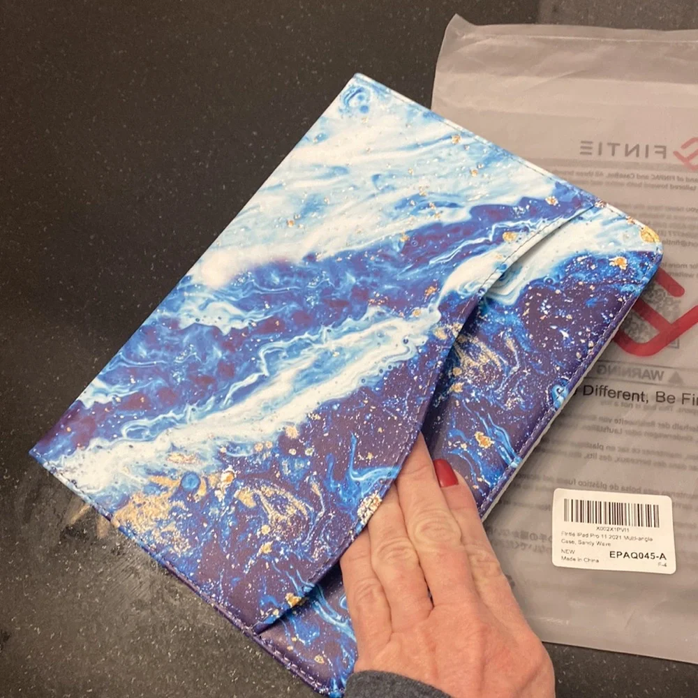 Brand new iPad cover. - Picture 7 of 8